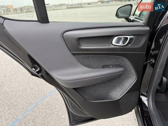 Черный Вольво C40 Recharge, объемом двигателя 0 л и пробегом 100 тыс. км за 29300 $, фото 32 на Automoto.ua