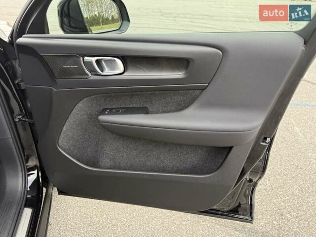 Черный Вольво C40 Recharge, объемом двигателя 0 л и пробегом 100 тыс. км за 29300 $, фото 40 на Automoto.ua