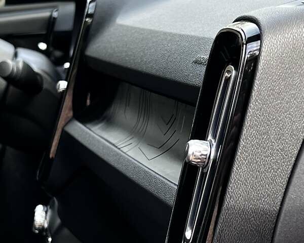 Черный Вольво C40 Recharge, объемом двигателя 0 л и пробегом 48 тыс. км за 28900 $, фото 42 на Automoto.ua