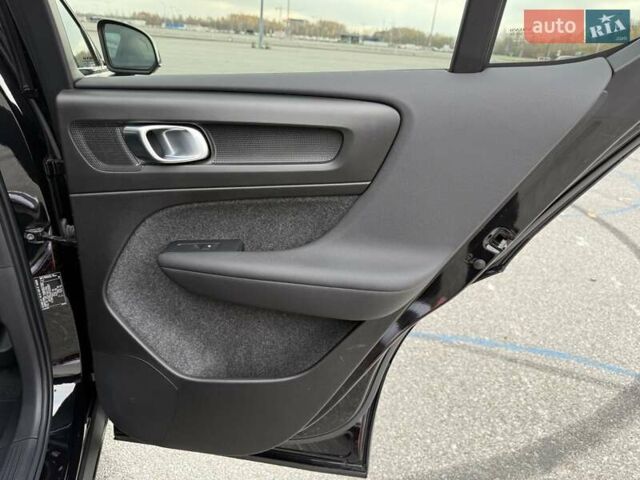 Черный Вольво C40 Recharge, объемом двигателя 0 л и пробегом 100 тыс. км за 29300 $, фото 35 на Automoto.ua