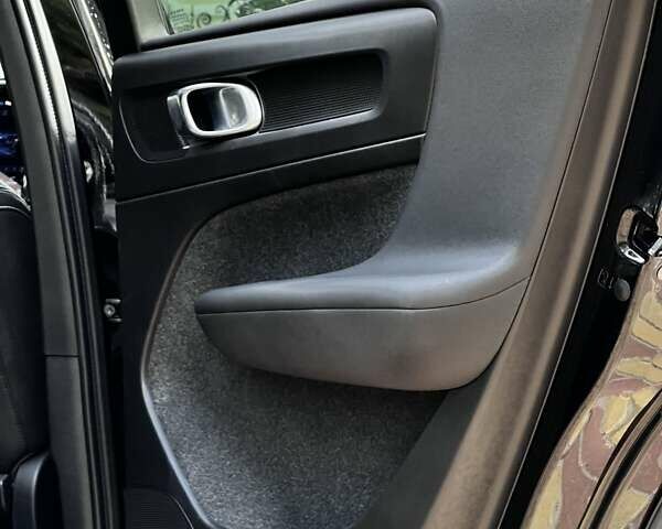 Черный Вольво C40 Recharge, объемом двигателя 0 л и пробегом 48 тыс. км за 28900 $, фото 24 на Automoto.ua