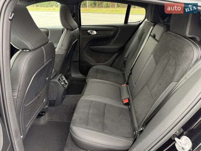 Черный Вольво C40 Recharge, объемом двигателя 0 л и пробегом 100 тыс. км за 29300 $, фото 33 на Automoto.ua