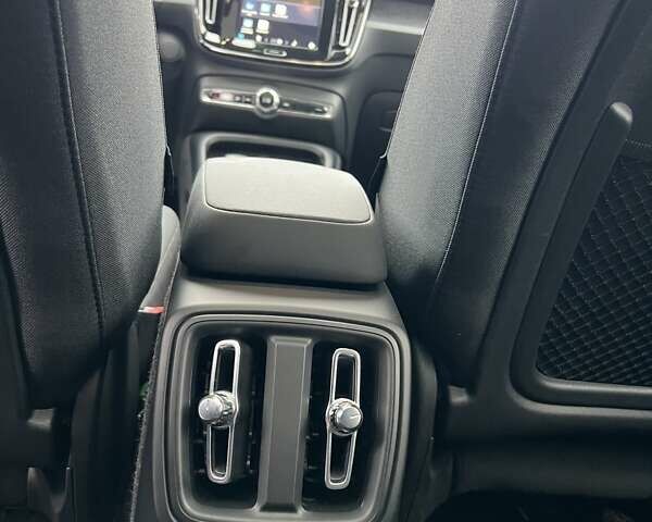 Черный Вольво C40 Recharge, объемом двигателя 0 л и пробегом 120 тыс. км за 27000 $, фото 29 на Automoto.ua