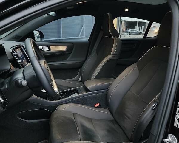 Чорний Вольво C40 Recharge, об'ємом двигуна 0 л та пробігом 68 тис. км за 28000 $, фото 40 на Automoto.ua