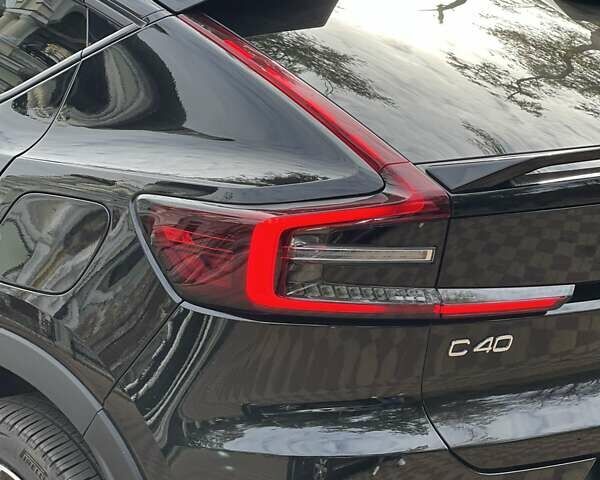 Черный Вольво C40 Recharge, объемом двигателя 0 л и пробегом 48 тыс. км за 28900 $, фото 4 на Automoto.ua