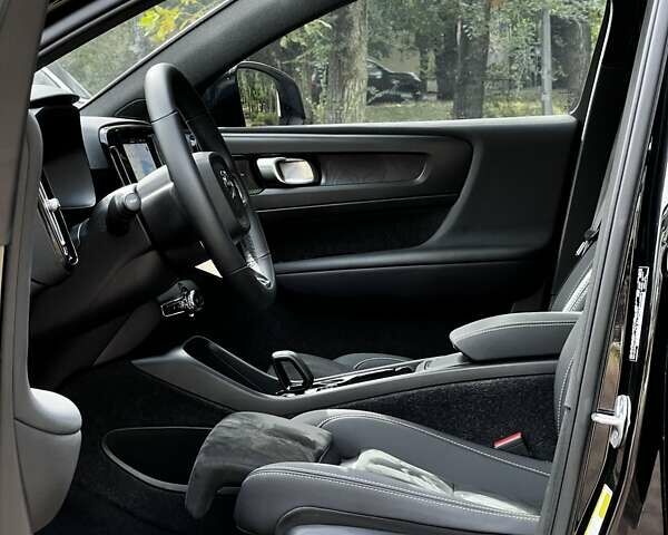 Черный Вольво C40 Recharge, объемом двигателя 0 л и пробегом 48 тыс. км за 28900 $, фото 37 на Automoto.ua