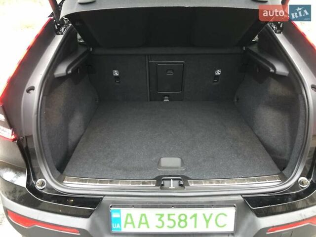 Черный Вольво C40 Recharge, объемом двигателя 0 л и пробегом 35 тыс. км за 31500 $, фото 6 на Automoto.ua