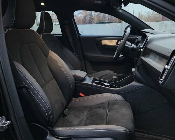 Чорний Вольво C40 Recharge, об'ємом двигуна 0 л та пробігом 68 тис. км за 28000 $, фото 44 на Automoto.ua