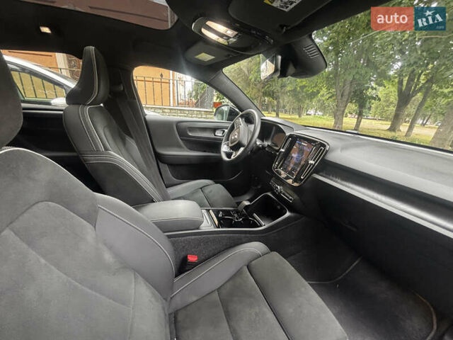 Черный Вольво C40 Recharge, объемом двигателя 0 л и пробегом 50 тыс. км за 28500 $, фото 4 на Automoto.ua