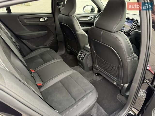 Черный Вольво C40 Recharge, объемом двигателя 0 л и пробегом 100 тыс. км за 29300 $, фото 34 на Automoto.ua