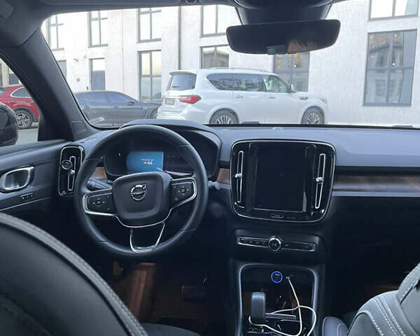 Чорний Вольво C40 Recharge, об'ємом двигуна 0 л та пробігом 100 тис. км за 33700 $, фото 16 на Automoto.ua