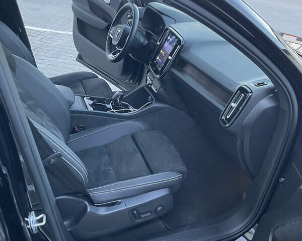 Чорний Вольво C40 Recharge, об'ємом двигуна 0 л та пробігом 100 тис. км за 33700 $, фото 17 на Automoto.ua