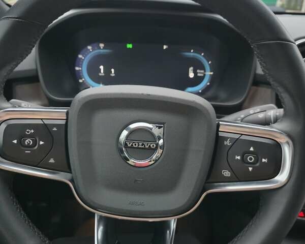 Сірий Вольво C40 Recharge, об'ємом двигуна 0 л та пробігом 68 тис. км за 27900 $, фото 19 на Automoto.ua