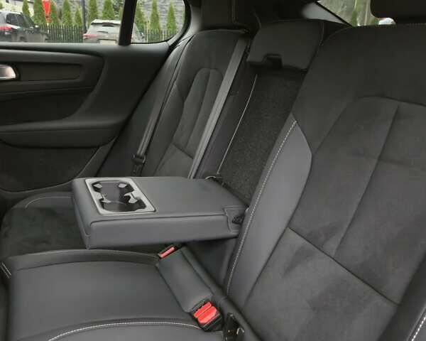 Сірий Вольво C40 Recharge, об'ємом двигуна 0 л та пробігом 68 тис. км за 27900 $, фото 12 на Automoto.ua