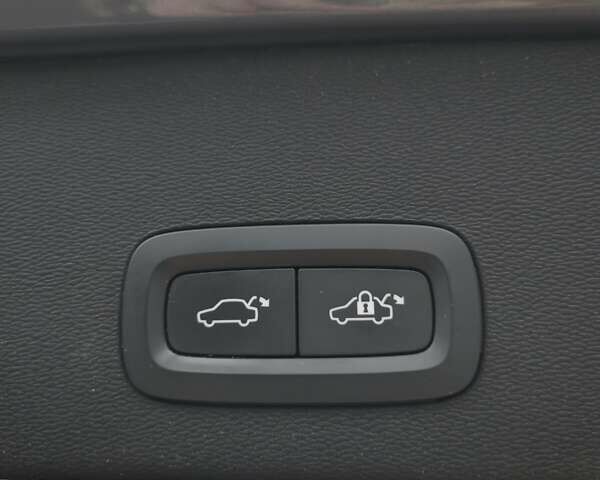 Сірий Вольво C40 Recharge, об'ємом двигуна 0 л та пробігом 68 тис. км за 27900 $, фото 9 на Automoto.ua