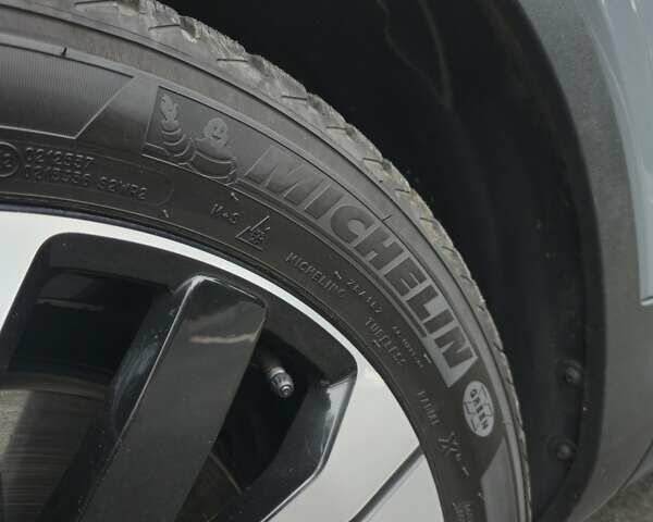 Сірий Вольво C40 Recharge, об'ємом двигуна 0 л та пробігом 68 тис. км за 27900 $, фото 4 на Automoto.ua