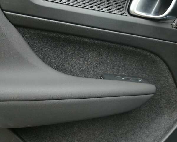 Сірий Вольво C40 Recharge, об'ємом двигуна 0 л та пробігом 68 тис. км за 27900 $, фото 13 на Automoto.ua