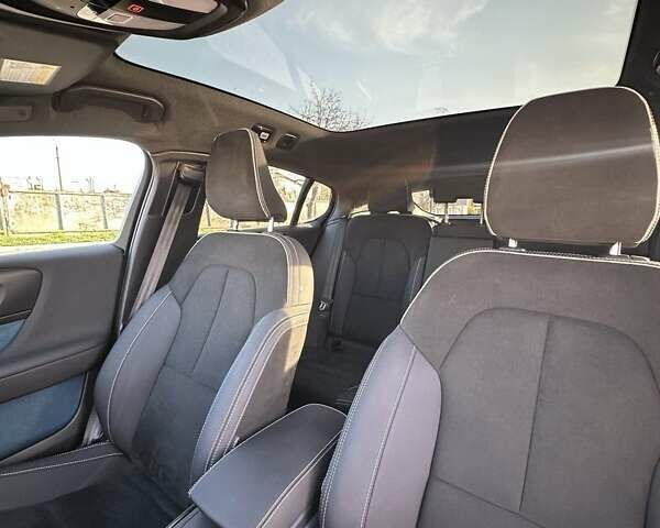 Серый Вольво C40 Recharge, объемом двигателя 0 л и пробегом 29 тыс. км за 32500 $, фото 23 на Automoto.ua