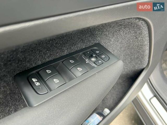Серый Вольво C40 Recharge, объемом двигателя 0 л и пробегом 21 тыс. км за 40390 $, фото 10 на Automoto.ua