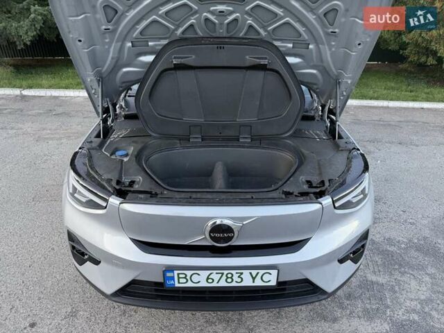 Серый Вольво C40 Recharge, объемом двигателя 0 л и пробегом 27 тыс. км за 29900 $, фото 5 на Automoto.ua