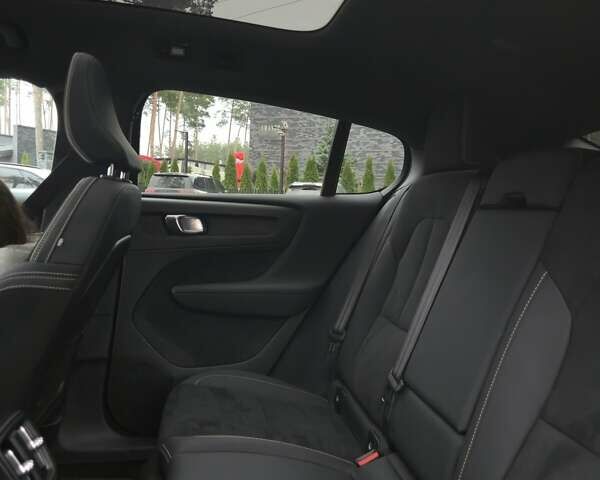 Сірий Вольво C40 Recharge, об'ємом двигуна 0 л та пробігом 68 тис. км за 27900 $, фото 18 на Automoto.ua