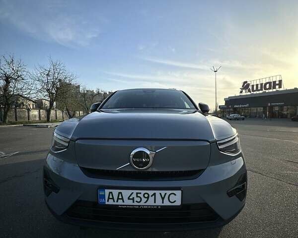 Серый Вольво C40 Recharge, объемом двигателя 0 л и пробегом 29 тыс. км за 32500 $, фото 3 на Automoto.ua