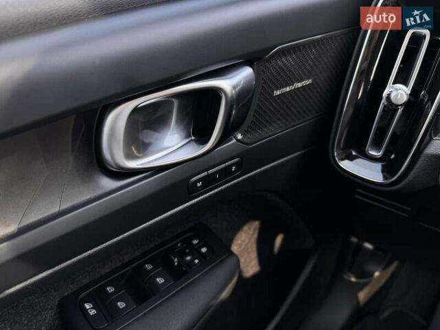 Серый Вольво C40 Recharge, объемом двигателя 0 л и пробегом 32 тыс. км за 29500 $, фото 9 на Automoto.ua