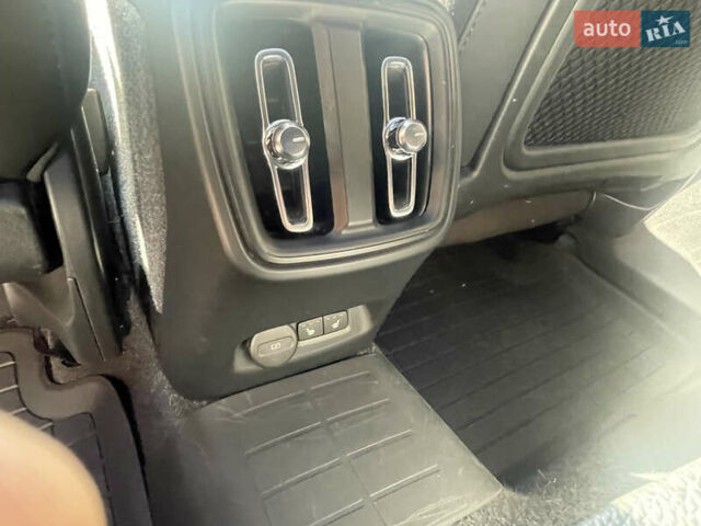 Сірий Вольво C40 Recharge, об'ємом двигуна 0 л та пробігом 25 тис. км за 31000 $, фото 17 на Automoto.ua