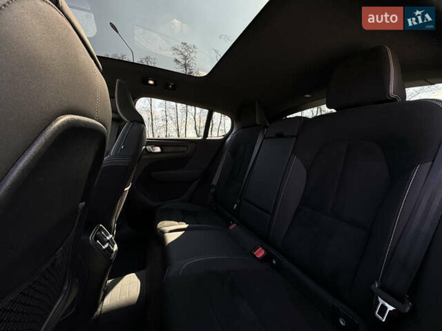 Серый Вольво C40 Recharge, объемом двигателя 0 л и пробегом 32 тыс. км за 29500 $, фото 11 на Automoto.ua