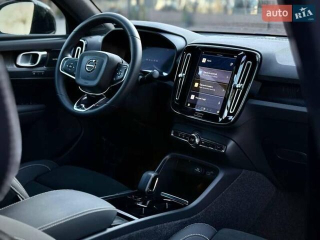 Серый Вольво C40 Recharge, объемом двигателя 0 л и пробегом 69 тыс. км за 29900 $, фото 4 на Automoto.ua