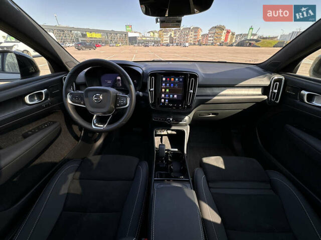 Серый Вольво C40 Recharge, объемом двигателя 0 л и пробегом 32 тыс. км за 29500 $, фото 4 на Automoto.ua