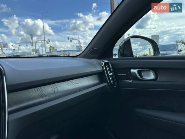 Серый Вольво C40 Recharge, объемом двигателя 0 л и пробегом 15 тыс. км за 43000 $, фото 32 на Automoto.ua