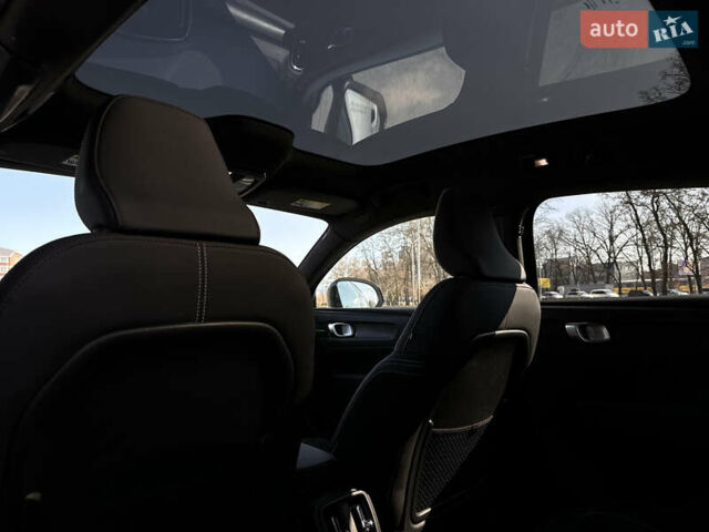 Серый Вольво C40 Recharge, объемом двигателя 0 л и пробегом 32 тыс. км за 29500 $, фото 5 на Automoto.ua