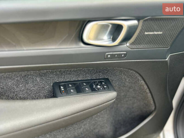 Серый Вольво C40 Recharge, объемом двигателя 0 л и пробегом 42 тыс. км за 29900 $, фото 6 на Automoto.ua