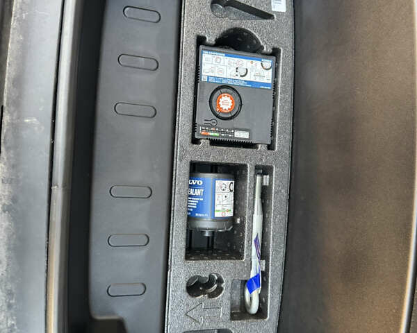 Серый Вольво C40 Recharge, объемом двигателя 0 л и пробегом 4 тыс. км за 34000 $, фото 33 на Automoto.ua
