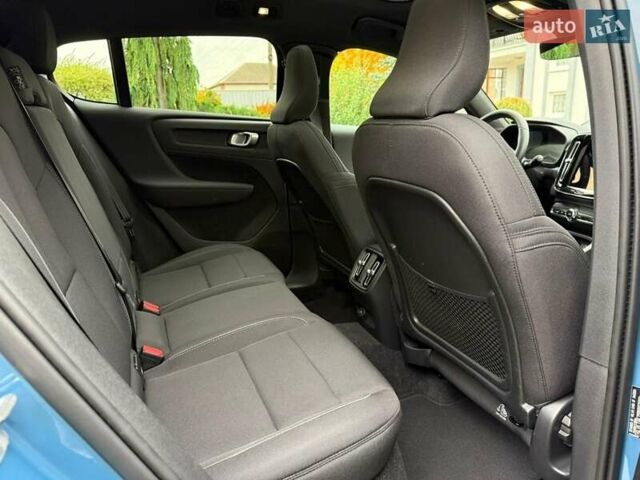 Синий Вольво C40 Recharge, объемом двигателя 0 л и пробегом 43 тыс. км за 28333 $, фото 2 на Automoto.ua