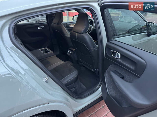 Зеленый Вольво C40 Recharge, объемом двигателя 0 л и пробегом 26 тыс. км за 33999 $, фото 25 на Automoto.ua