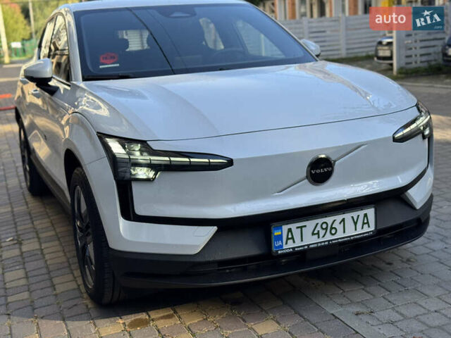 Белый Вольво EX30, объемом двигателя 0 л и пробегом 16 тыс. км за 26750 $, фото 12 на Automoto.ua
