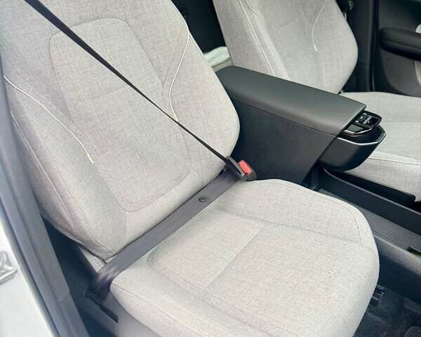 Білий Вольво EX30, об'ємом двигуна 0 л та пробігом 9 тис. км за 36800 $, фото 11 на Automoto.ua