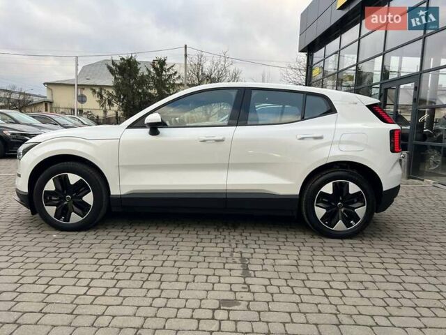 Белый Вольво EX30, объемом двигателя 0 л и пробегом 17 тыс. км за 27500 $, фото 3 на Automoto.ua