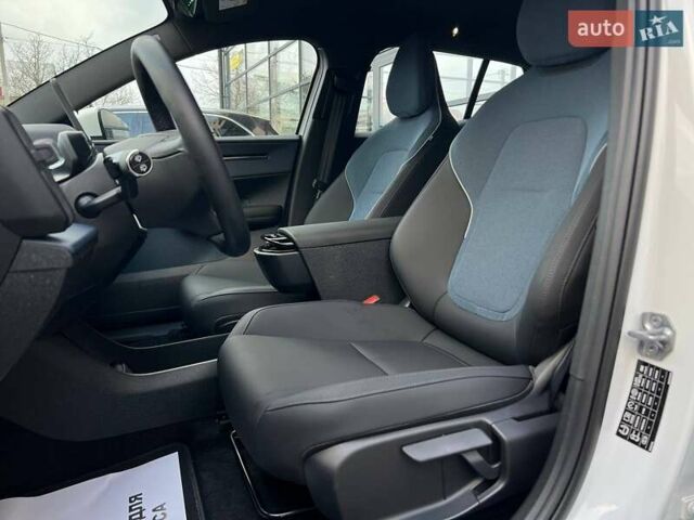 Белый Вольво EX30, объемом двигателя 0 л и пробегом 17 тыс. км за 27500 $, фото 9 на Automoto.ua