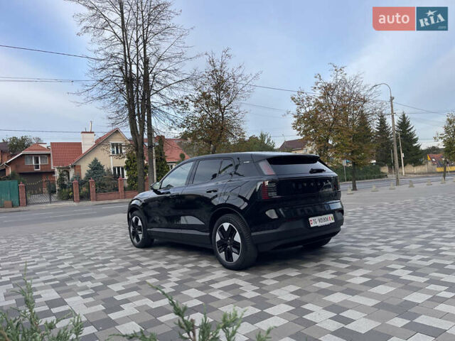 Черный Вольво EX30, объемом двигателя 0 л и пробегом 16 тыс. км за 32900 $, фото 1 на Automoto.ua