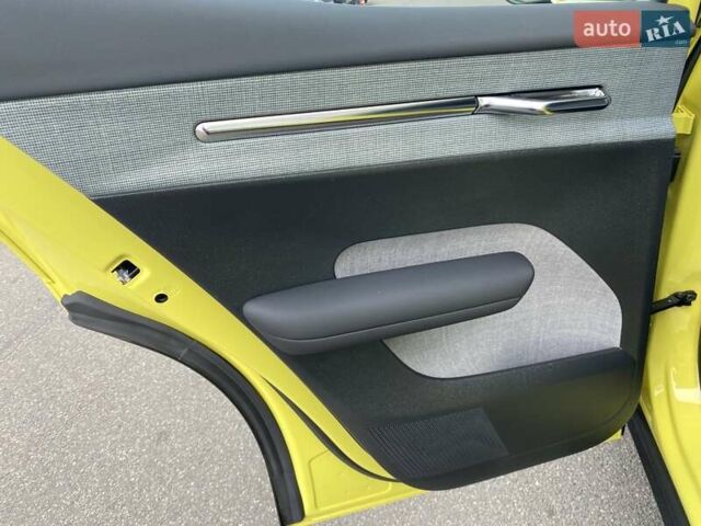 Желтый Вольво EX30, объемом двигателя 0 л и пробегом 19 тыс. км за 43034 $, фото 14 на Automoto.ua