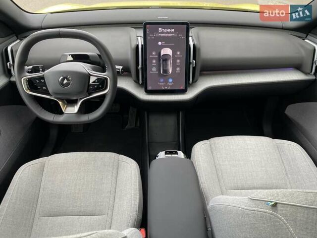 Желтый Вольво EX30, объемом двигателя 0 л и пробегом 19 тыс. км за 43034 $, фото 18 на Automoto.ua