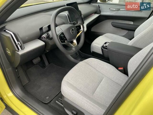 Желтый Вольво EX30, объемом двигателя 0 л и пробегом 19 тыс. км за 43034 $, фото 8 на Automoto.ua