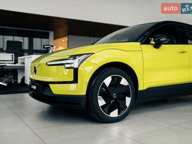 Желтый Вольво EX30, объемом двигателя 0 л и пробегом 6 тыс. км за 44292 $, фото 4 на Automoto.ua