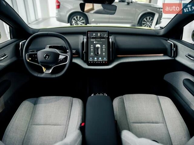 Желтый Вольво EX30, объемом двигателя 0 л и пробегом 6 тыс. км за 44292 $, фото 16 на Automoto.ua