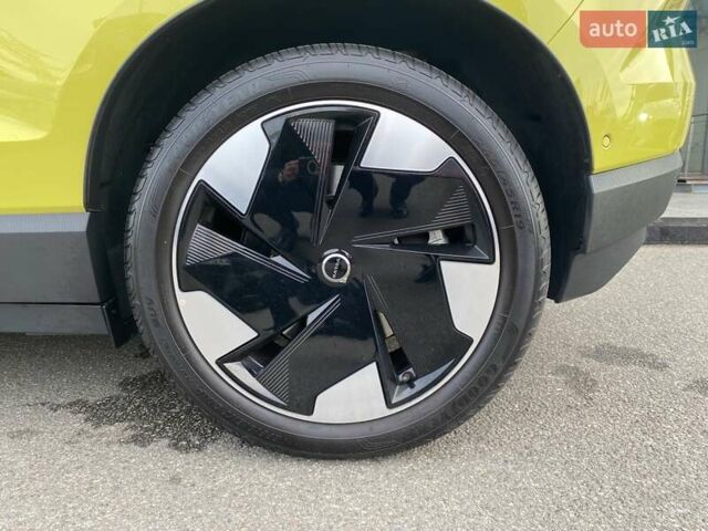 Желтый Вольво EX30, объемом двигателя 0 л и пробегом 19 тыс. км за 43034 $, фото 17 на Automoto.ua