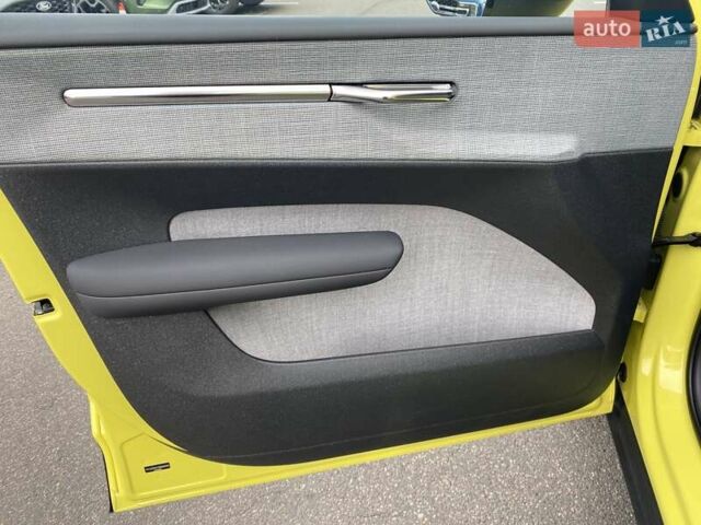 Желтый Вольво EX30, объемом двигателя 0 л и пробегом 19 тыс. км за 43034 $, фото 13 на Automoto.ua