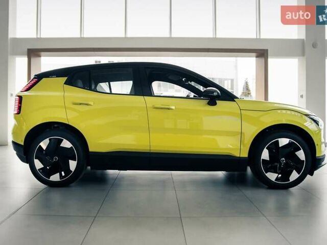 Желтый Вольво EX30, объемом двигателя 0 л и пробегом 6 тыс. км за 44292 $, фото 3 на Automoto.ua